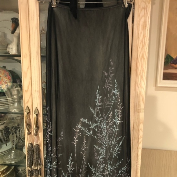 Valerie Stevens size medium black sheer lined maxi skirt with Aqua & pink blue - Picture 5 of 13